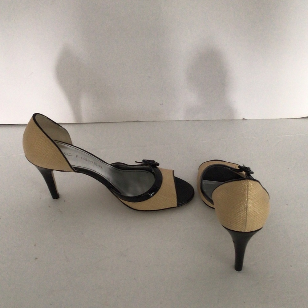 🛍️🛍️Marc Fisher 🛍️🛍️. Beige and Black Peep Toe Heels